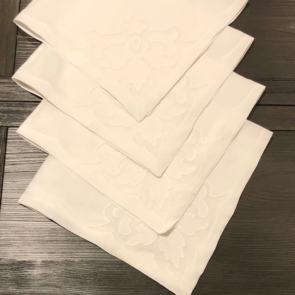 Classic White Linen Napkin with Corner Floral Embroidery (4)